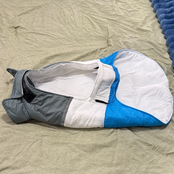 Colorblock Dog Jacket - Picture 2 of 5